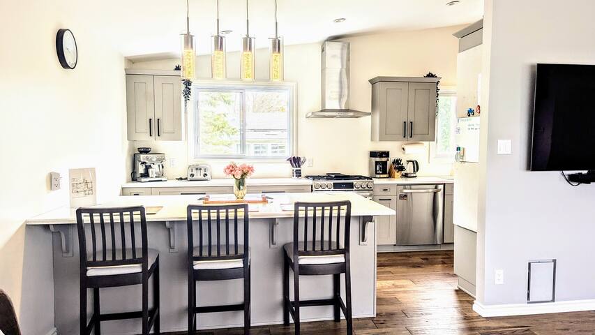 A Private, Clean 3 bedroom Home