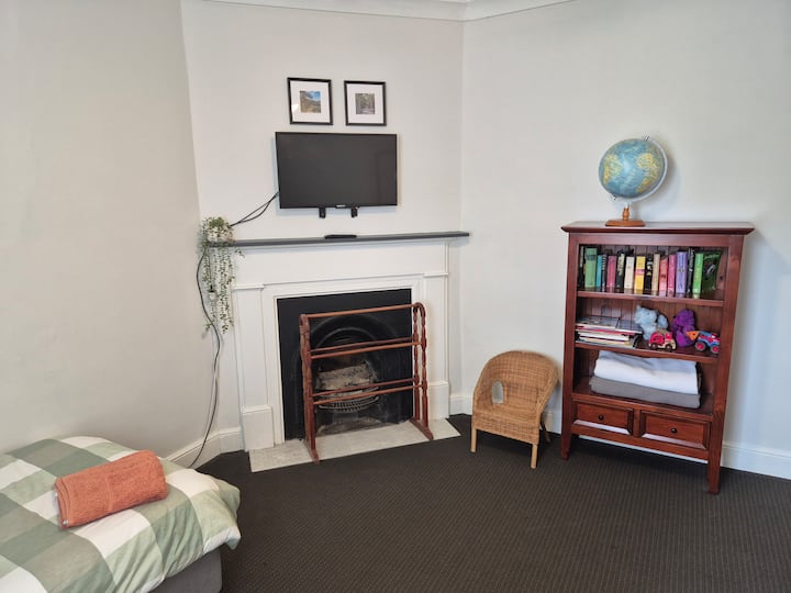 Bedroom 3 - Spacious with 2 singles, ceiling fan and TV