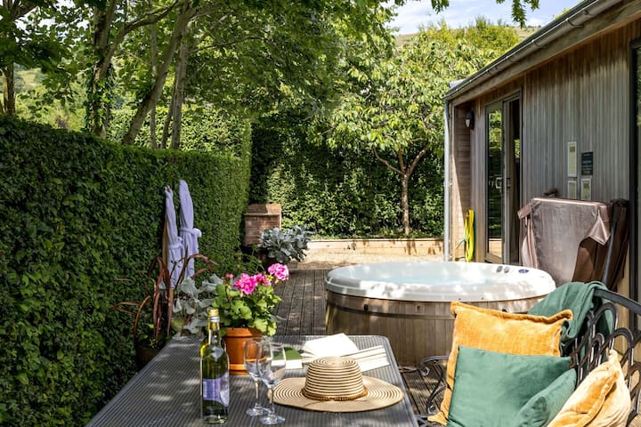 Amber Lodge - Hot Tub - Free Parking & Wifi - Cheddar