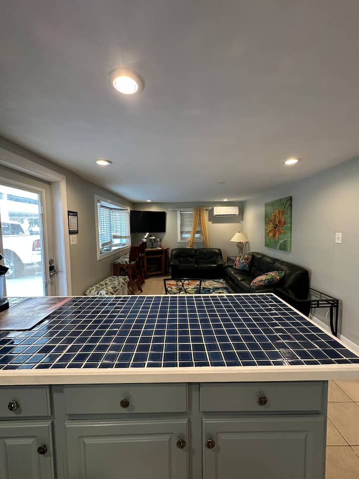 Beach Vibes Bungalow - Virginia Beach, VA
