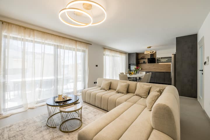 Lavea Bloom | Superb Beachfront Apt | Shared Pool - Trogir