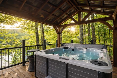 Lakefront Home-Stunning Views-Hot Tub, 3100 sqft!