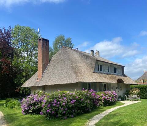 Chaumière and pool