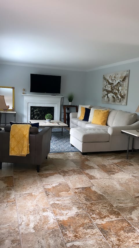 2 level Guest unit in a house w/ private entrance