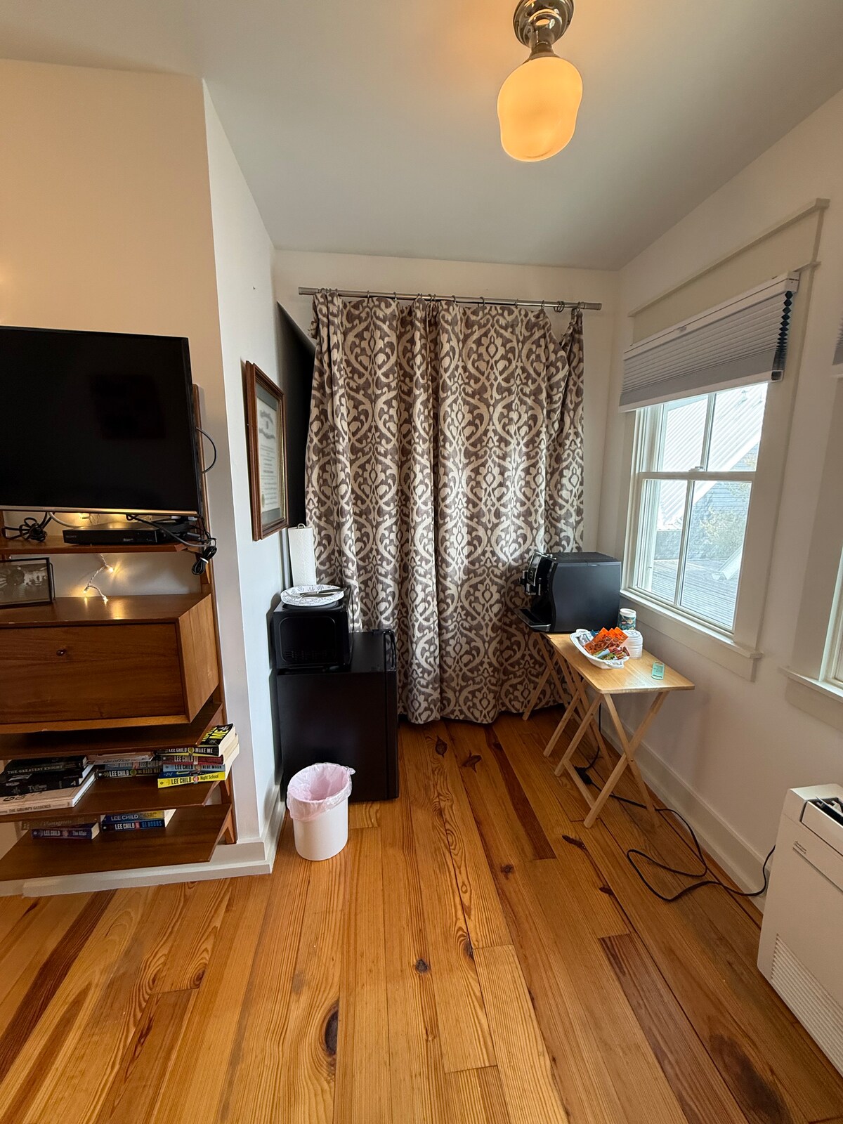 Adorable 1/1  apartment in beautiful Hyde Park