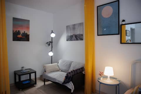 Annonce Airbnb populaire: PRETTY STUDIO TERRACE IN SAINT VICTOR NEIGHBORHOOD à Marseille 7e Arrondissement
