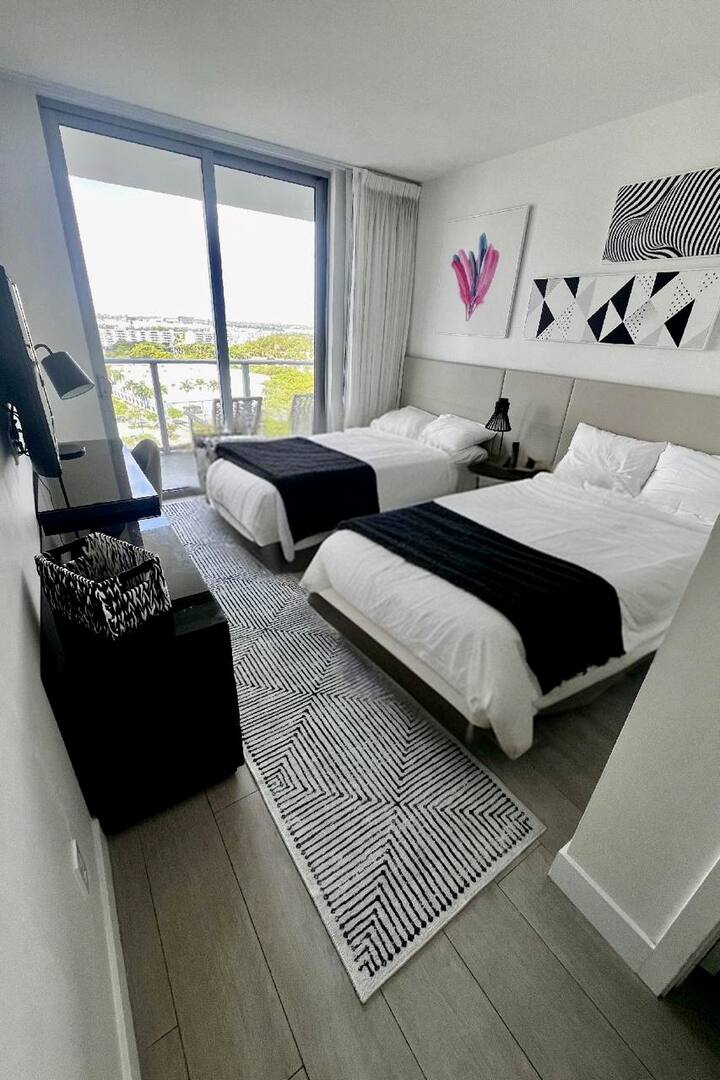 ห้องนอนเตียงคู่ – เตียงคู่ 2 เตียง เหมาะสำหรับคู่รัก เด็ก เพื่อน หรือผู้เข้าพักเสริม
