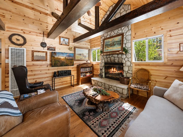 Cozy 2 Bedroom Cabin, Walk To The Village And Lake - Big Bear Lake, CA
