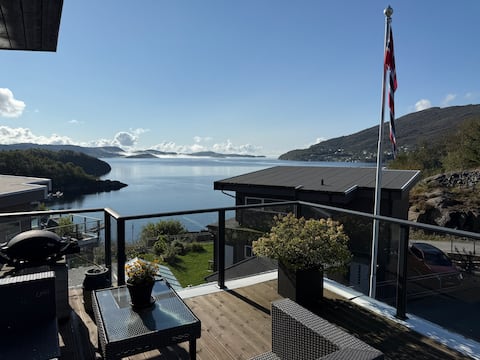 Dream house by the sea with panoramic views – close to Bergen
