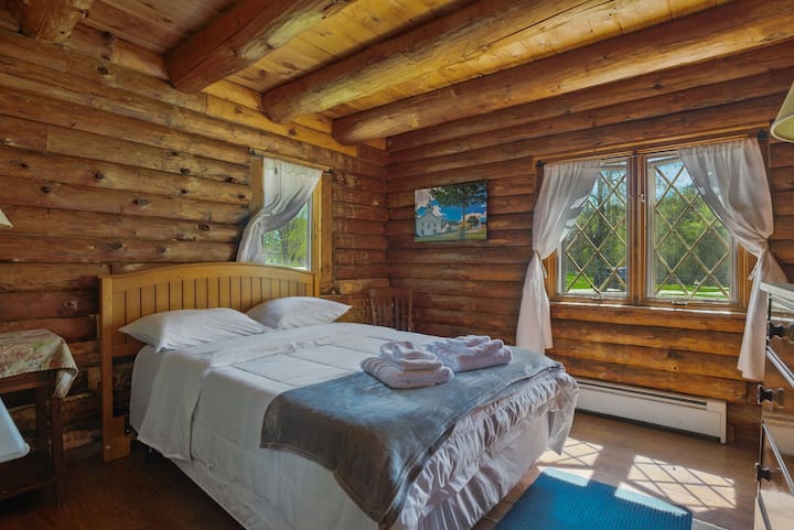 Temple Bedroom, 1 queen bed on the ground floor. Please know that Room 1 and Room 2 are connected in the middle by a bathroom with a toilet and walk in shower.  Please note that each bedroom has its own sink, closet and dresser.