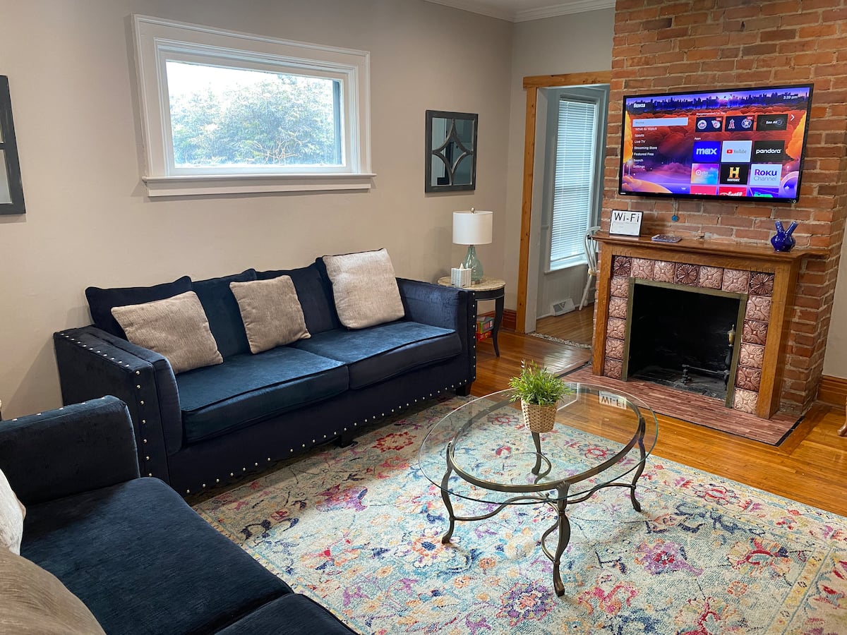 Elmwood 5 Bed House with Central AC, furnished house in Buffalo, NY
