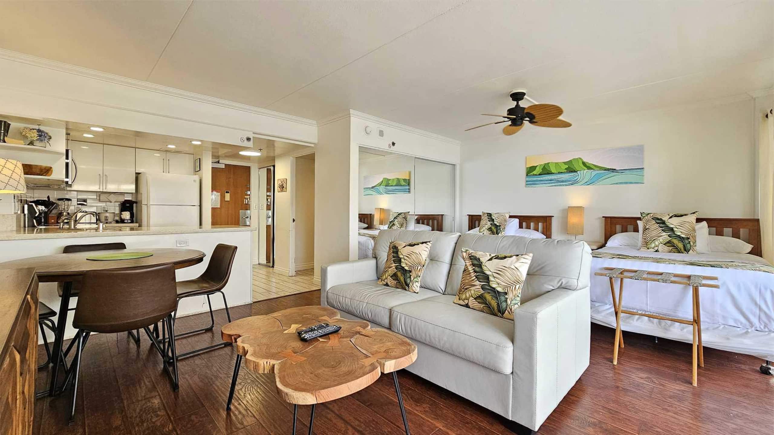 Condo in Waikiki · ★4.71 · 1 bedroom · 3 beds · 1 private bath - Image 7