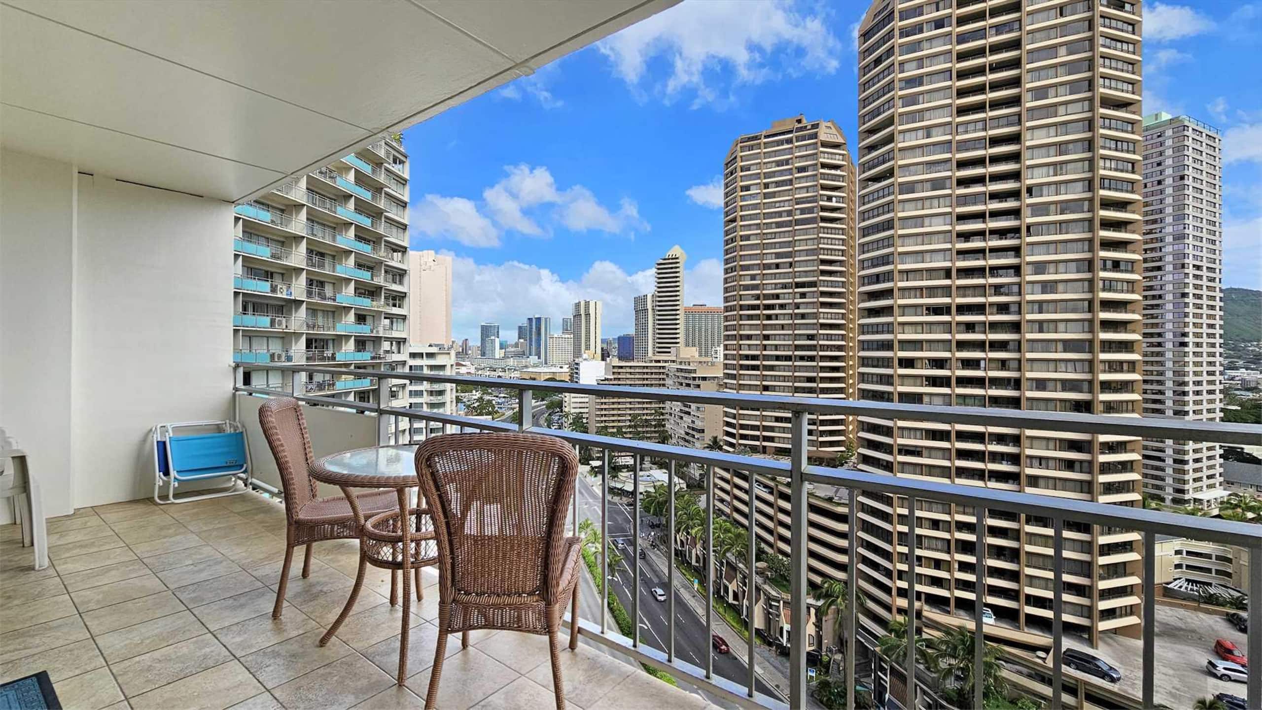 Condo in Waikiki · ★4.71 · 1 bedroom · 3 beds · 1 private bath - Image 6