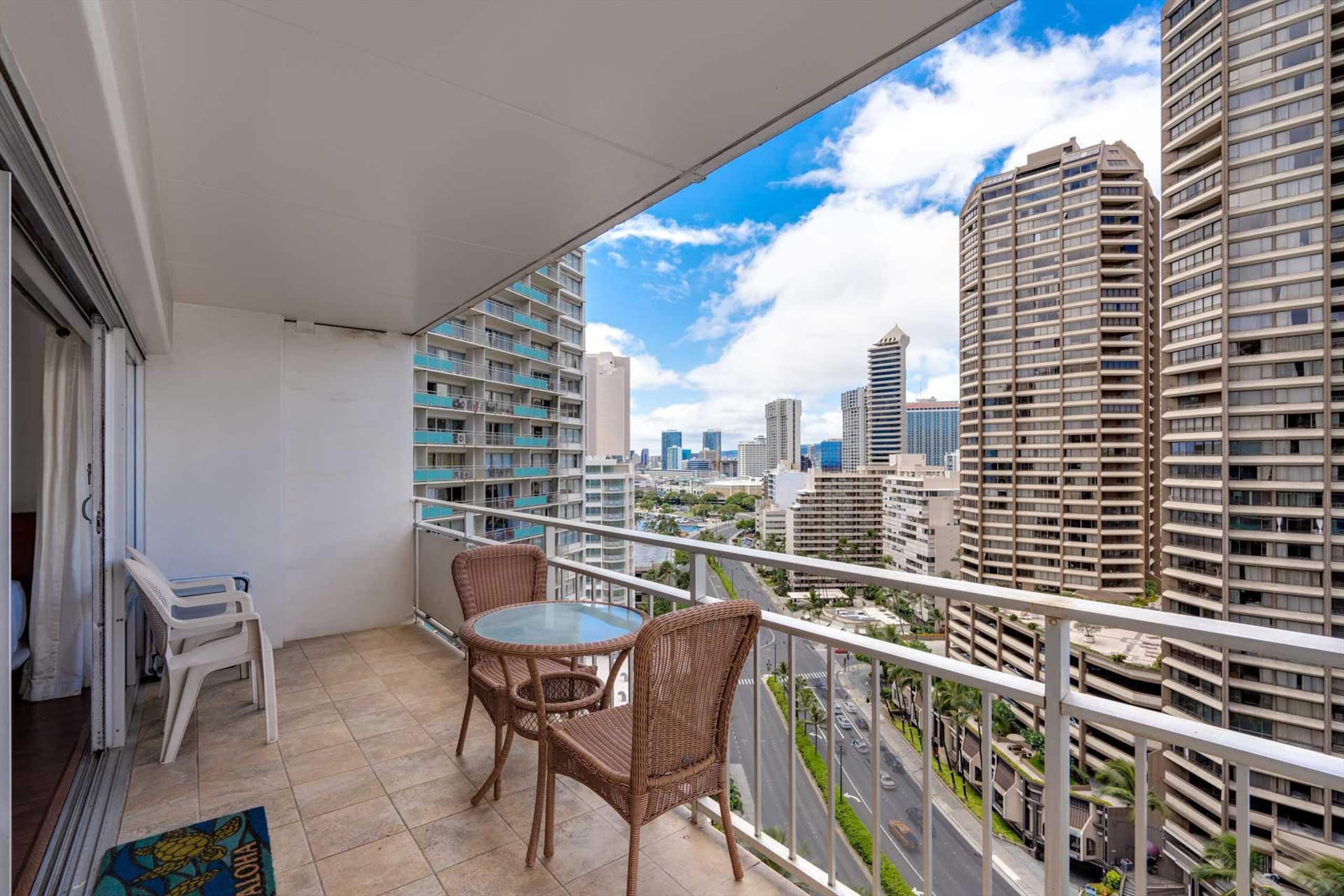 Condo in Waikiki · ★4.71 · 1 bedroom · 3 beds · 1 private bath - Image 5