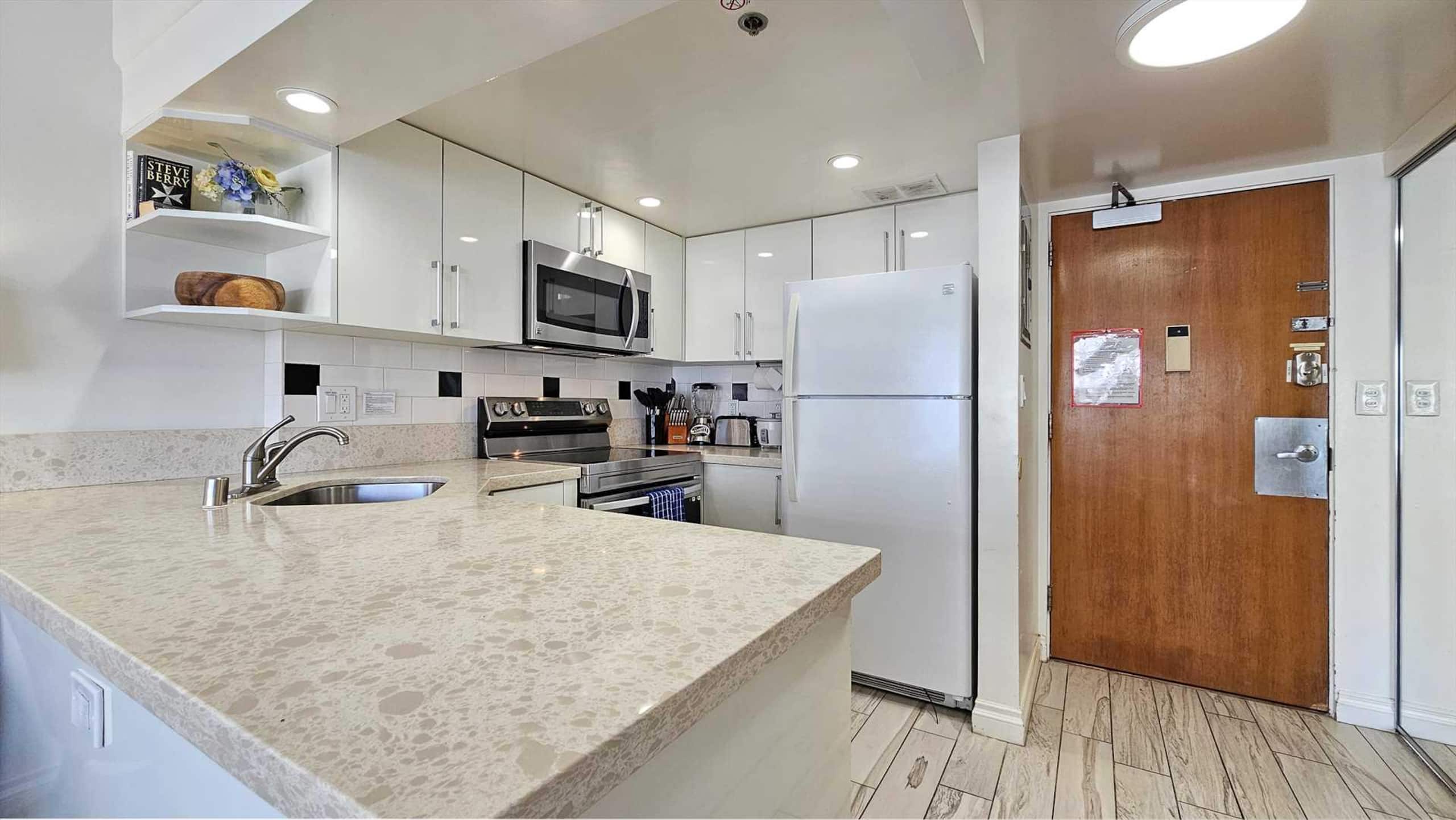 Condo in Waikiki · ★4.71 · 1 bedroom · 3 beds · 1 private bath - Image 11