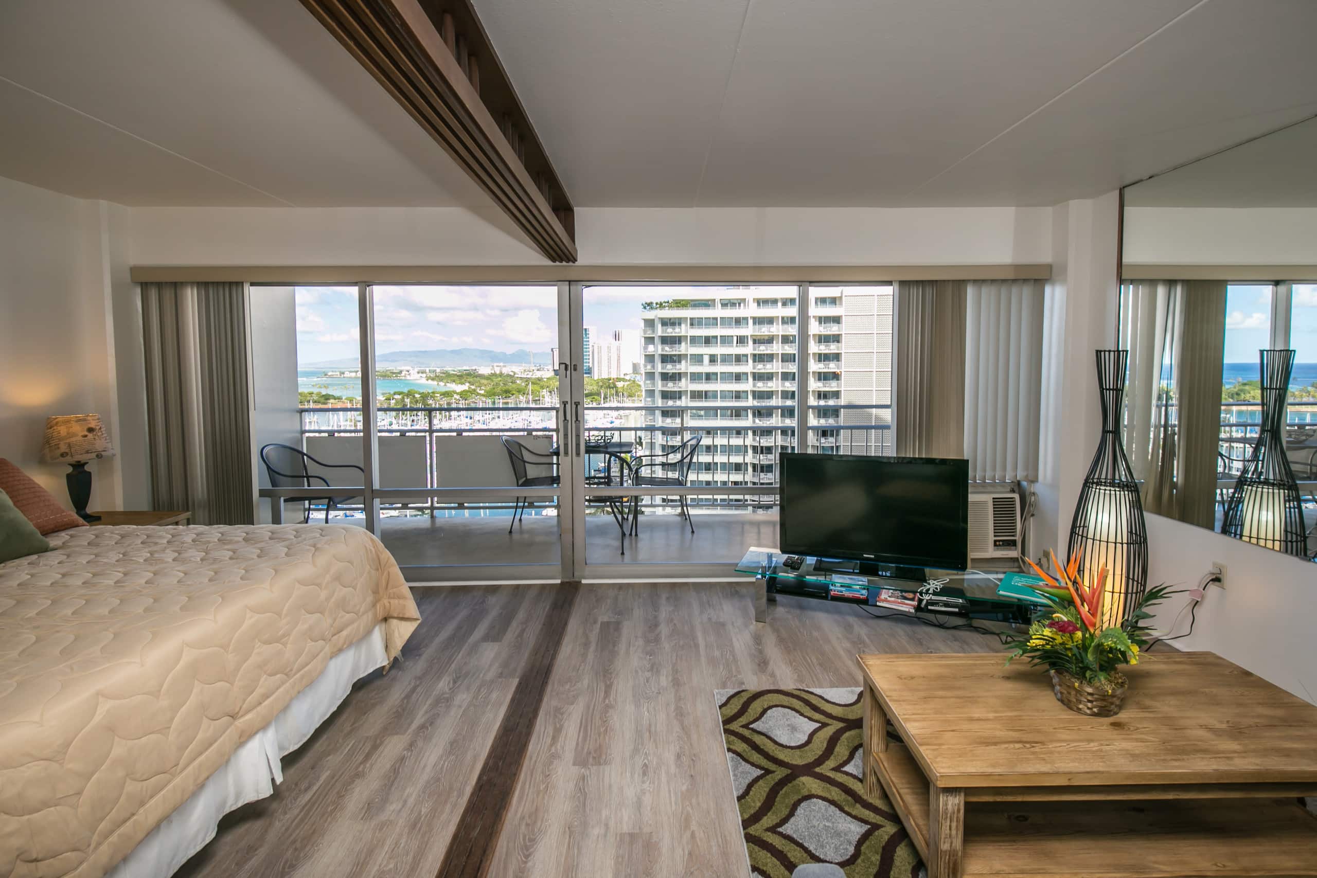 Condo in Waikiki · ★4.55 · 1 bedroom · 2 beds · 1 private bath - Image 7