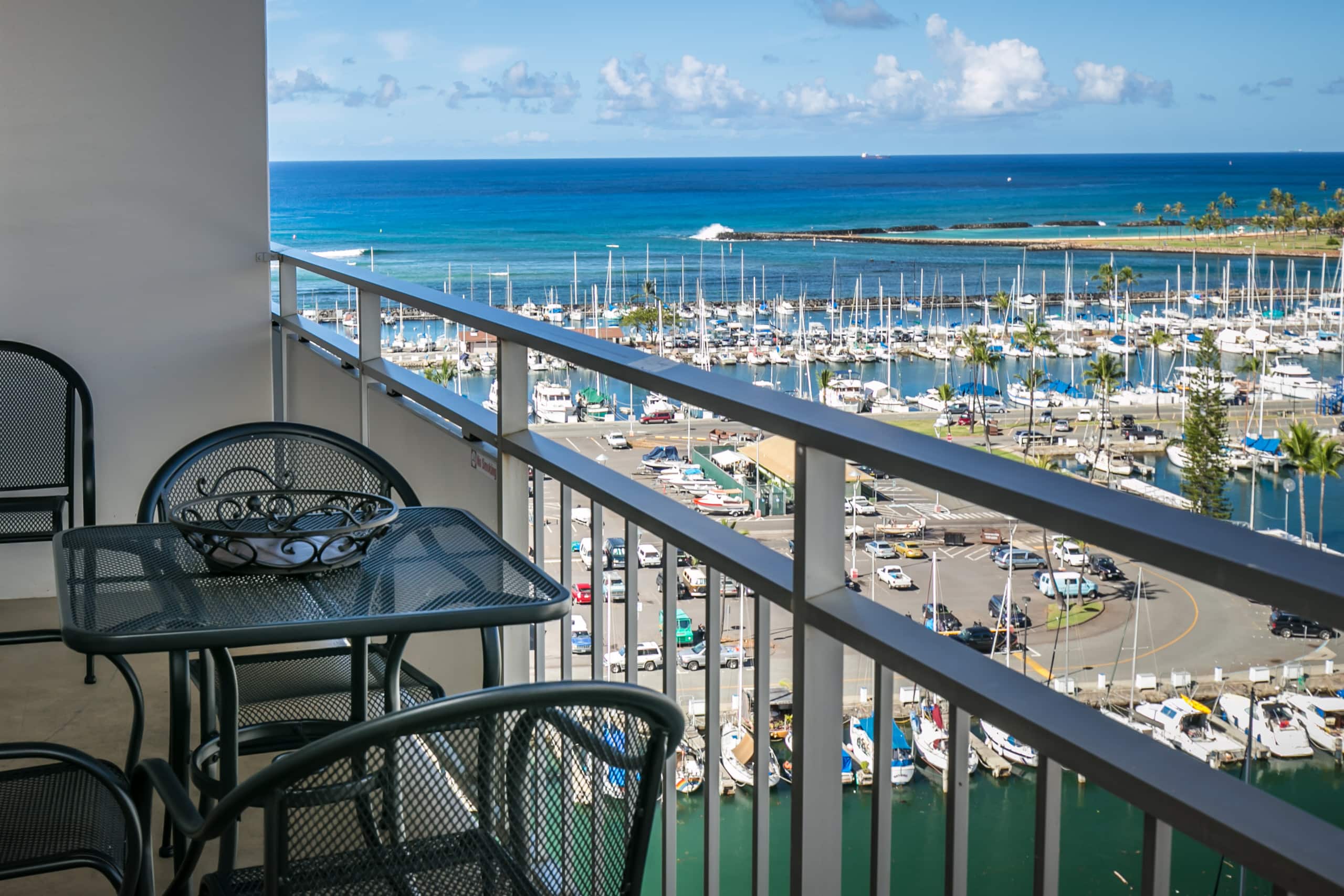 Condo in Waikiki · ★4.55 · 1 bedroom · 2 beds · 1 private bath - Image 5