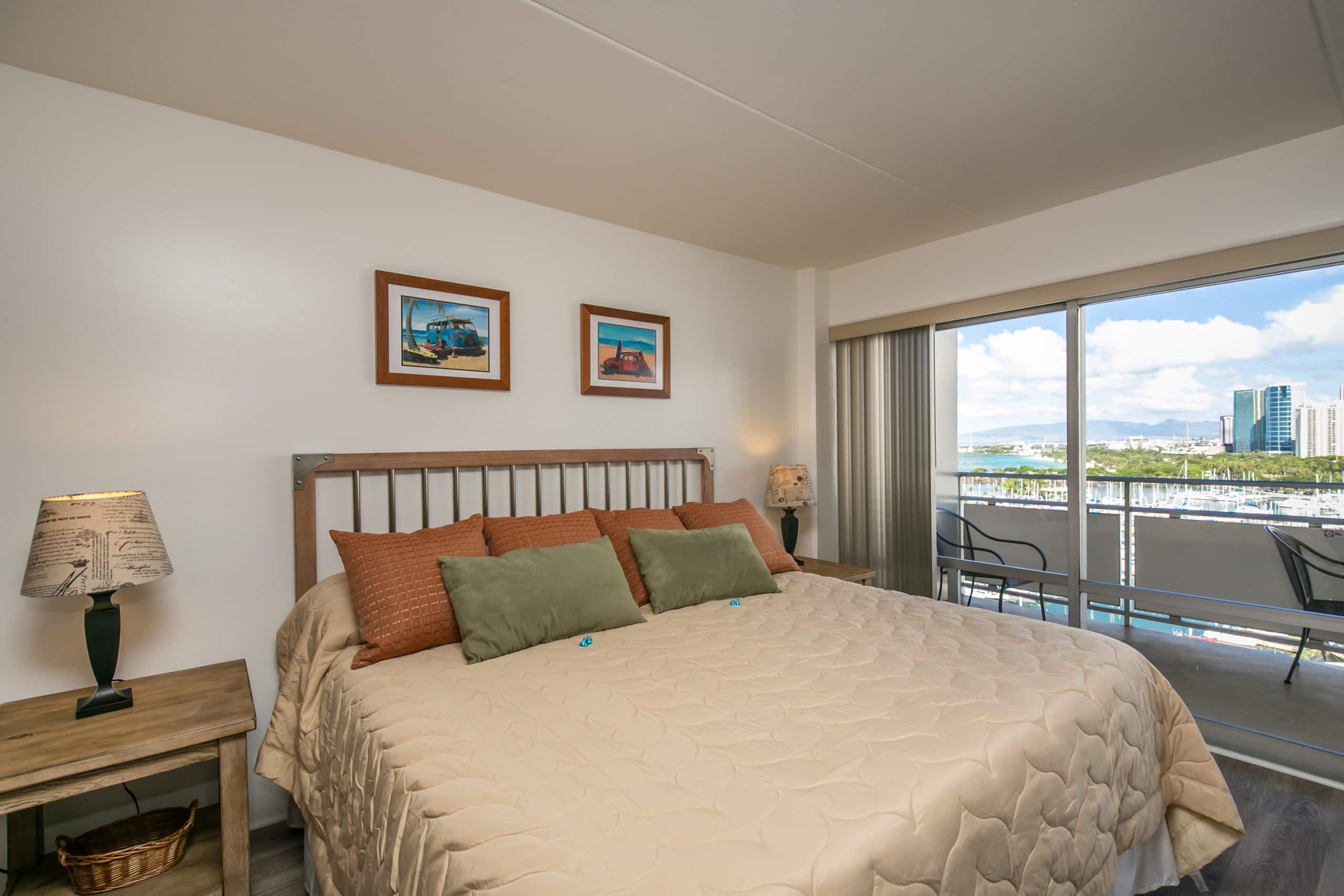 Condo in Waikiki · ★4.55 · 1 bedroom · 2 beds · 1 private bath - Image 9