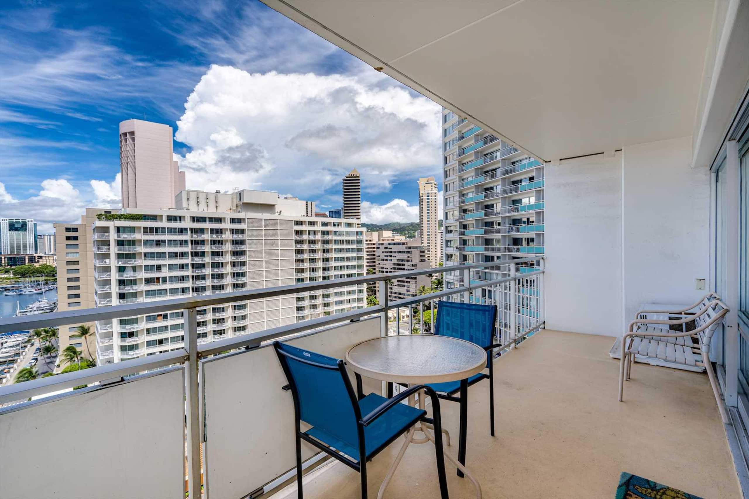 Condo in Waikiki · ★4.42 · 1 bedroom · 2 beds · 1 private bath - Image 8