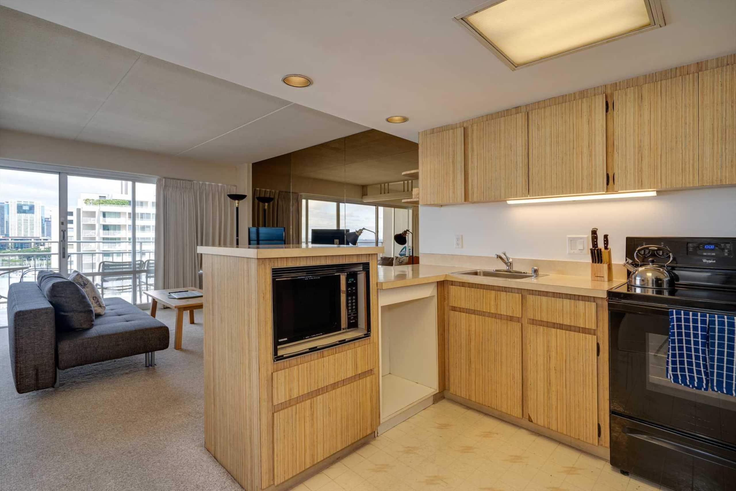 Condo in Waikiki · ★4.42 · 1 bedroom · 2 beds · 1 private bath - Image 5