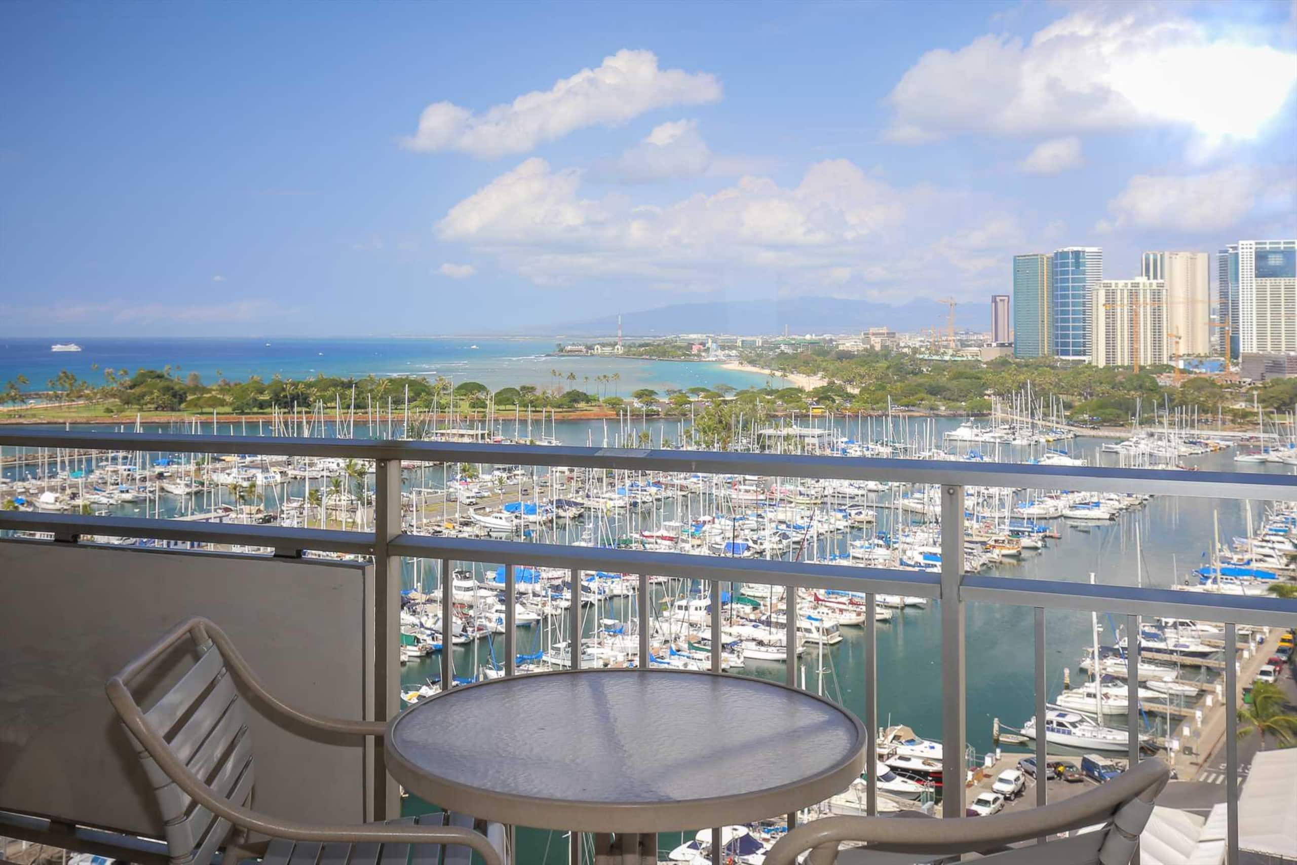 Condo in Waikiki · ★4.42 · 1 bedroom · 2 beds · 1 private bath - Image 4