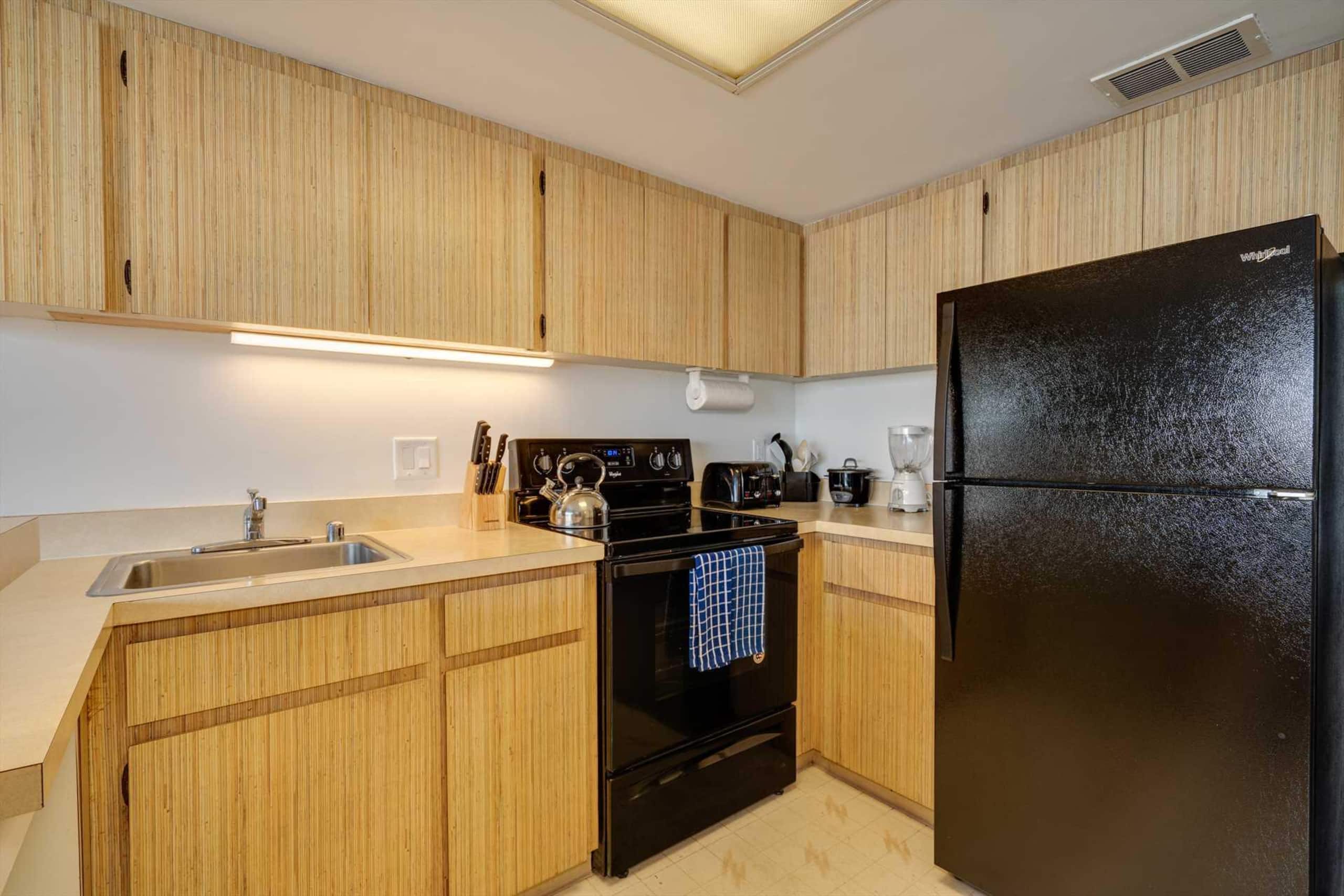 Condo in Waikiki · ★4.42 · 1 bedroom · 2 beds · 1 private bath - Image 9