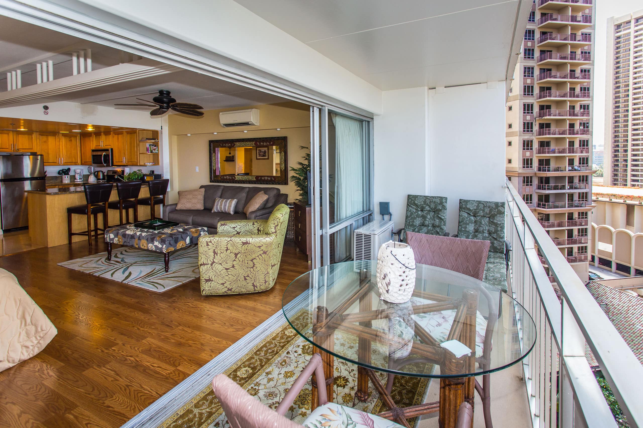 Condo in Waikiki · ★4.77 · 1 bedroom · 2 beds · 1 private bath - Image 18