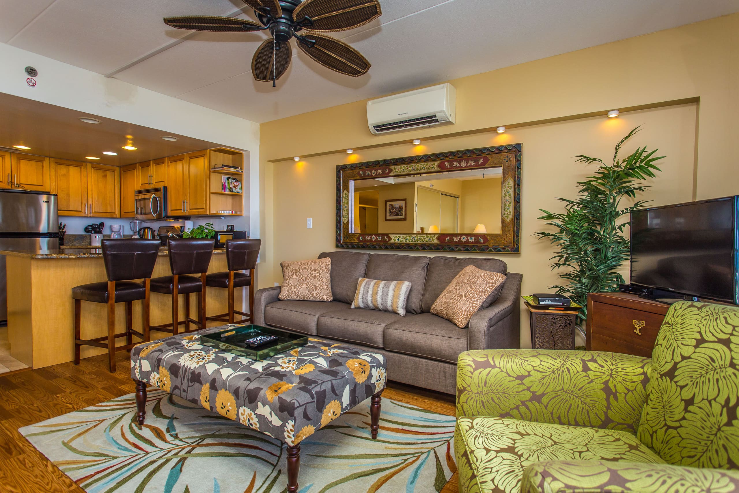 Condo in Waikiki · ★4.77 · 1 bedroom · 2 beds · 1 private bath - Image 16