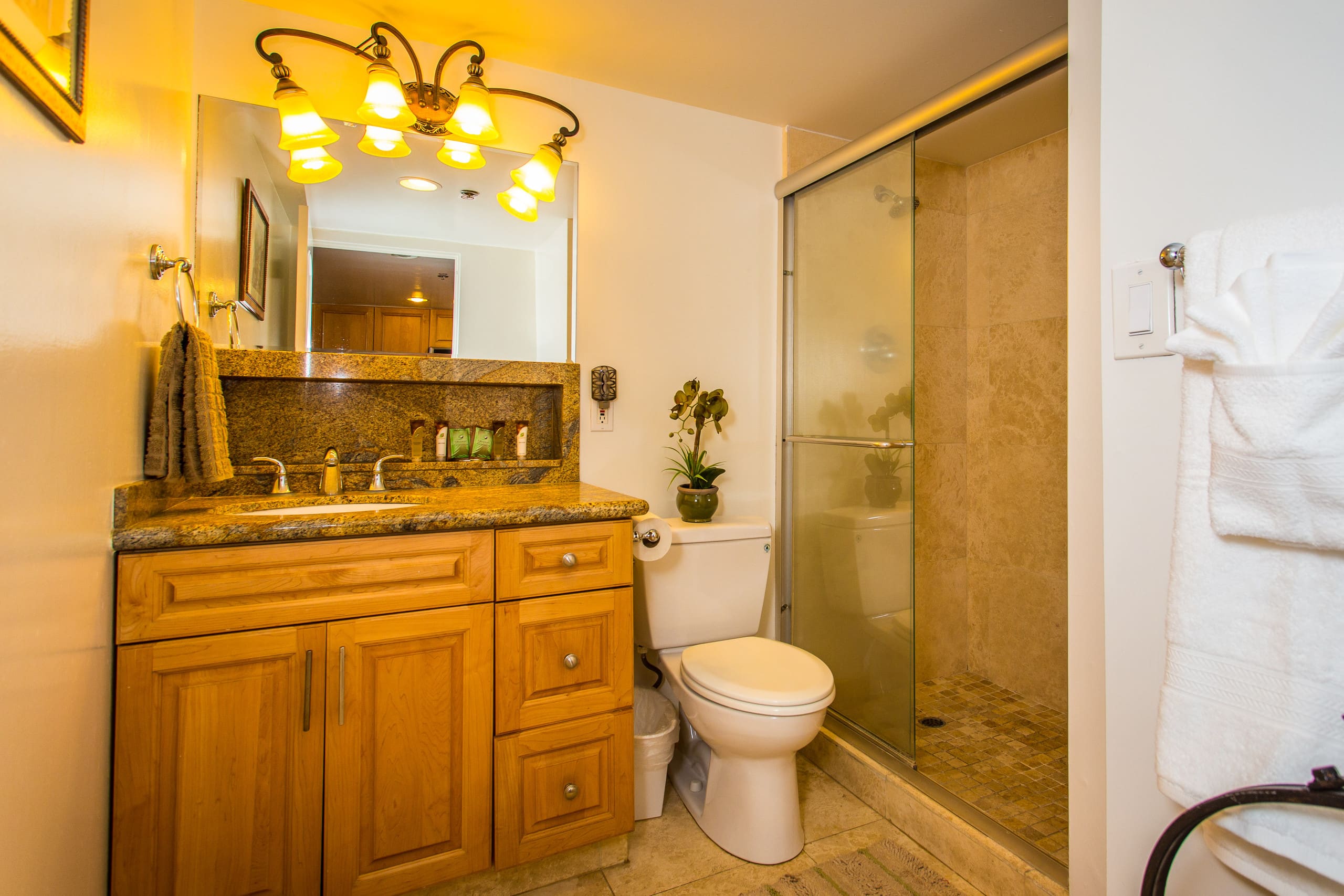 Condo in Waikiki · ★4.77 · 1 bedroom · 2 beds · 1 private bath - Image 25