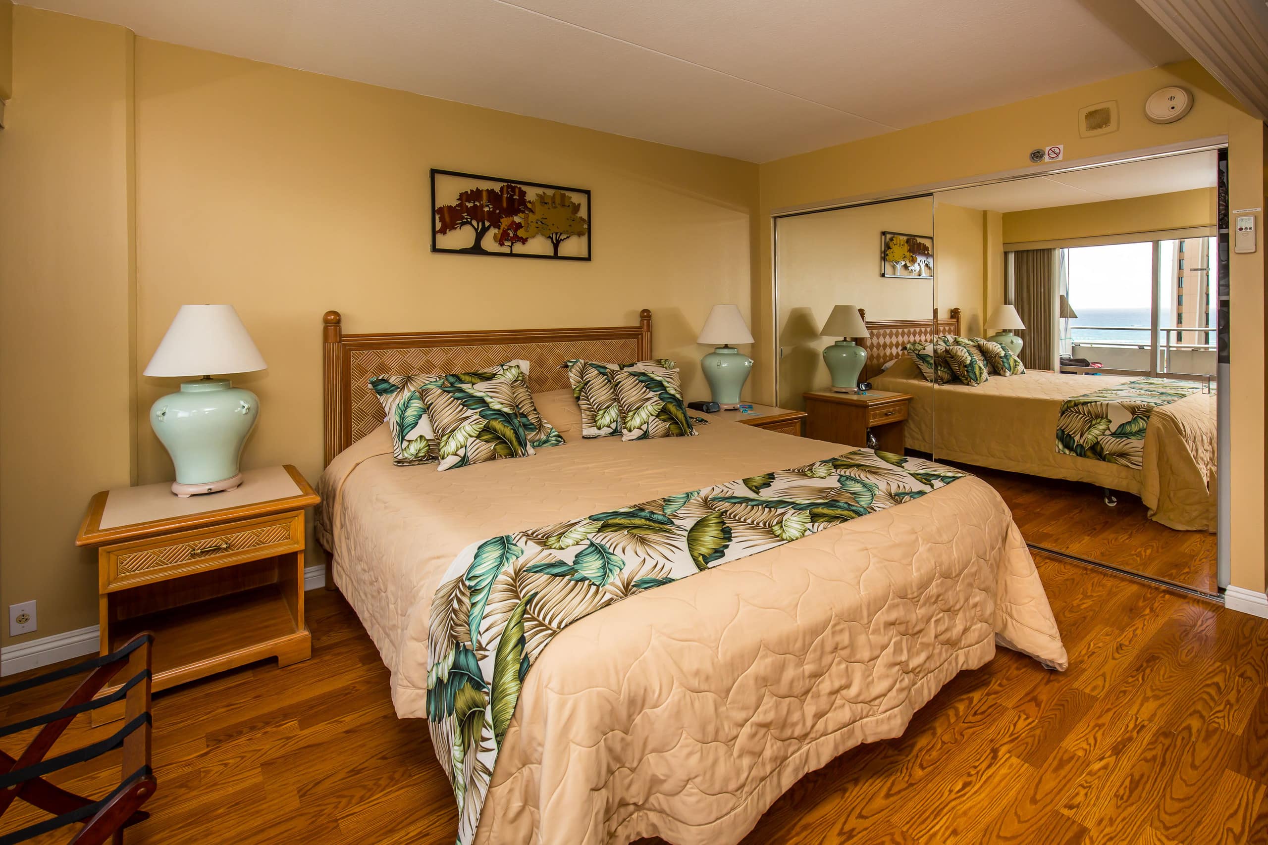 Condo in Waikiki · ★4.77 · 1 bedroom · 2 beds · 1 private bath - Image 8
