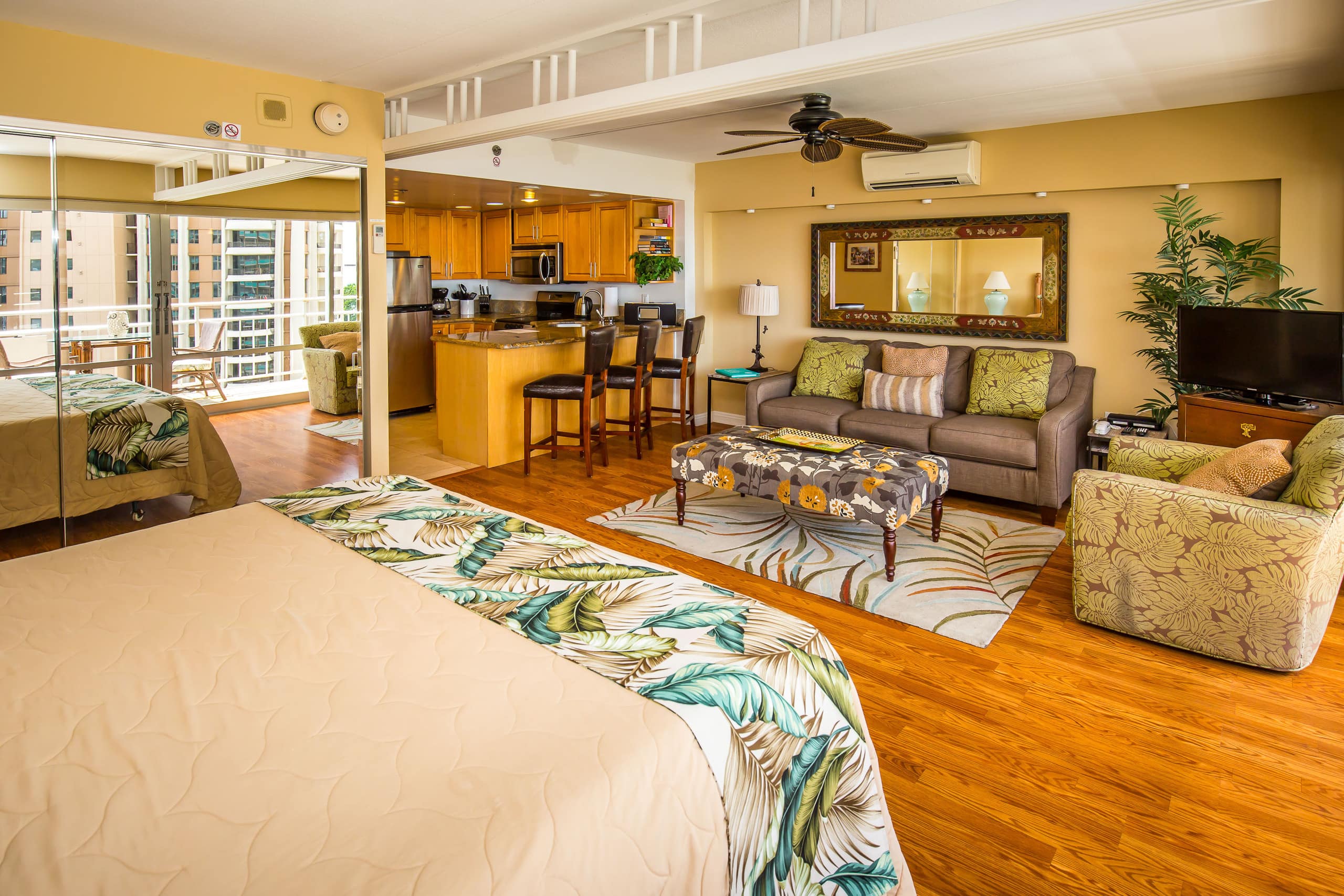 Condo in Waikiki · ★4.77 · 1 bedroom · 2 beds · 1 private bath - Image 11