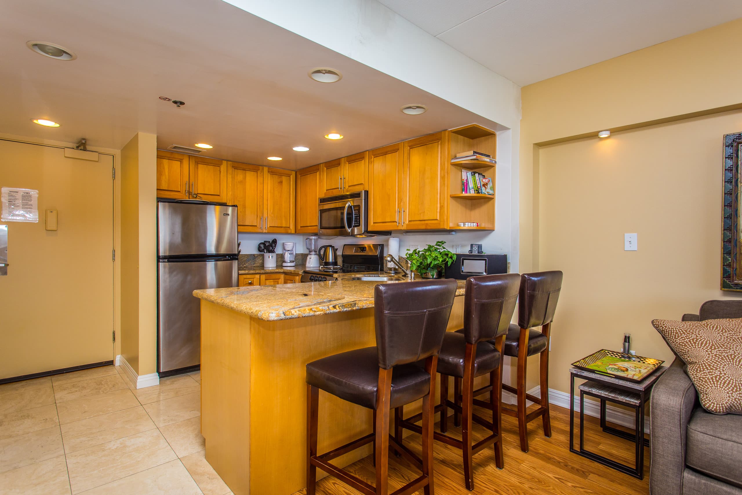 Condo in Waikiki · ★4.77 · 1 bedroom · 2 beds · 1 private bath - Image 17