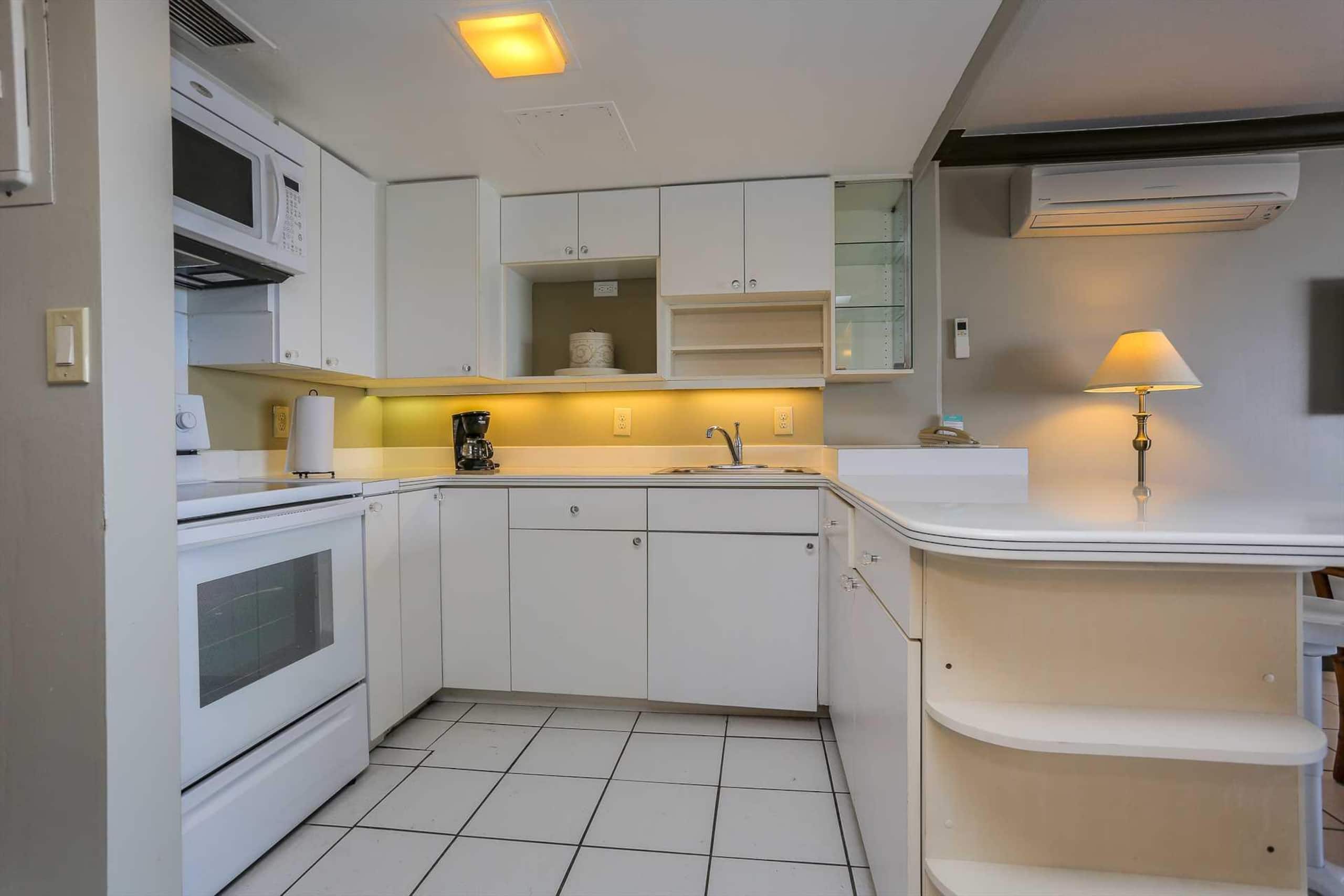 Condo in Waikiki · ★4.41 · 1 bedroom · 2 beds · 1 private bath - Image 17