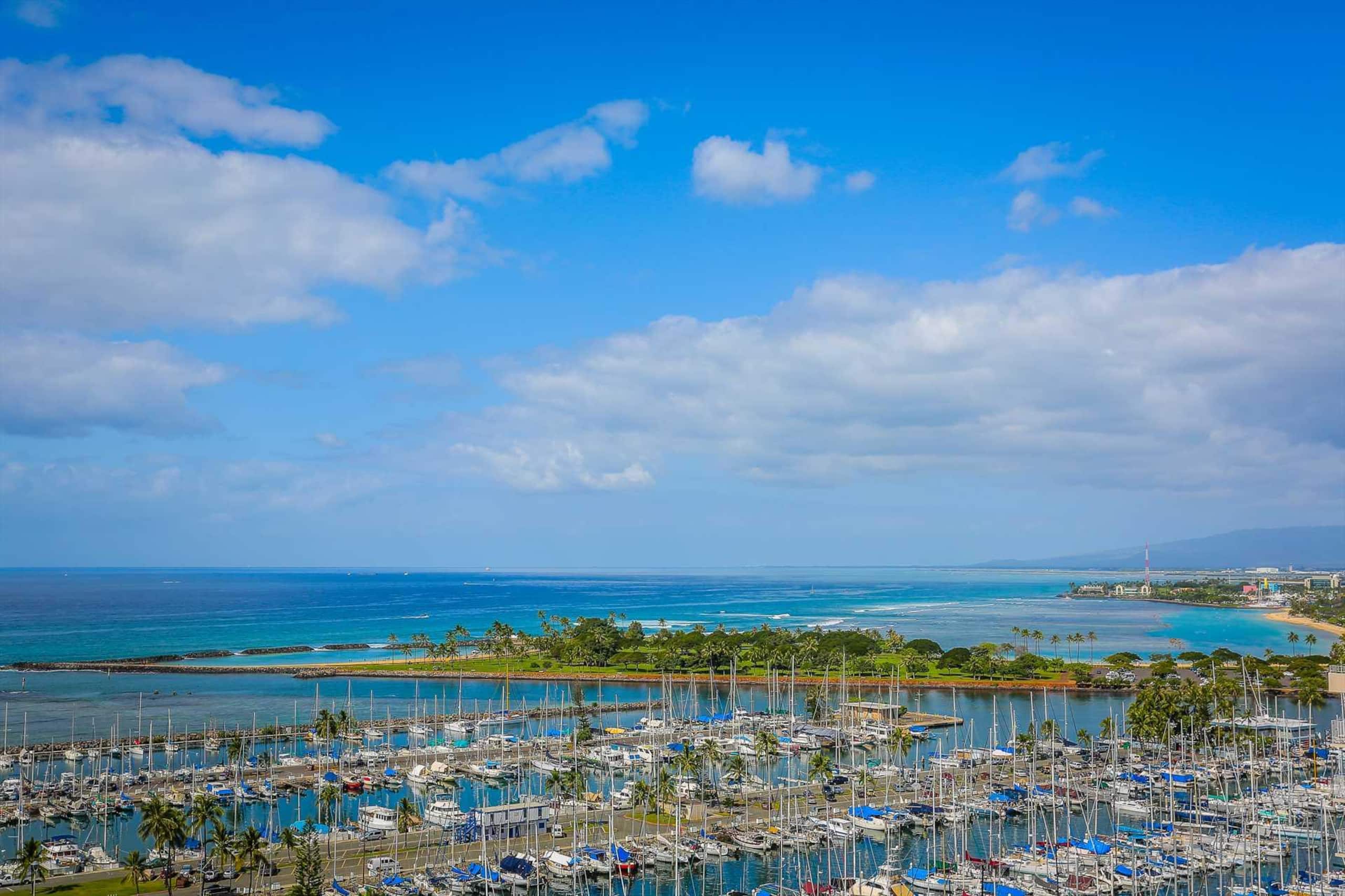 Condo in Waikiki · ★4.41 · 1 bedroom · 2 beds · 1 private bath - Image 2