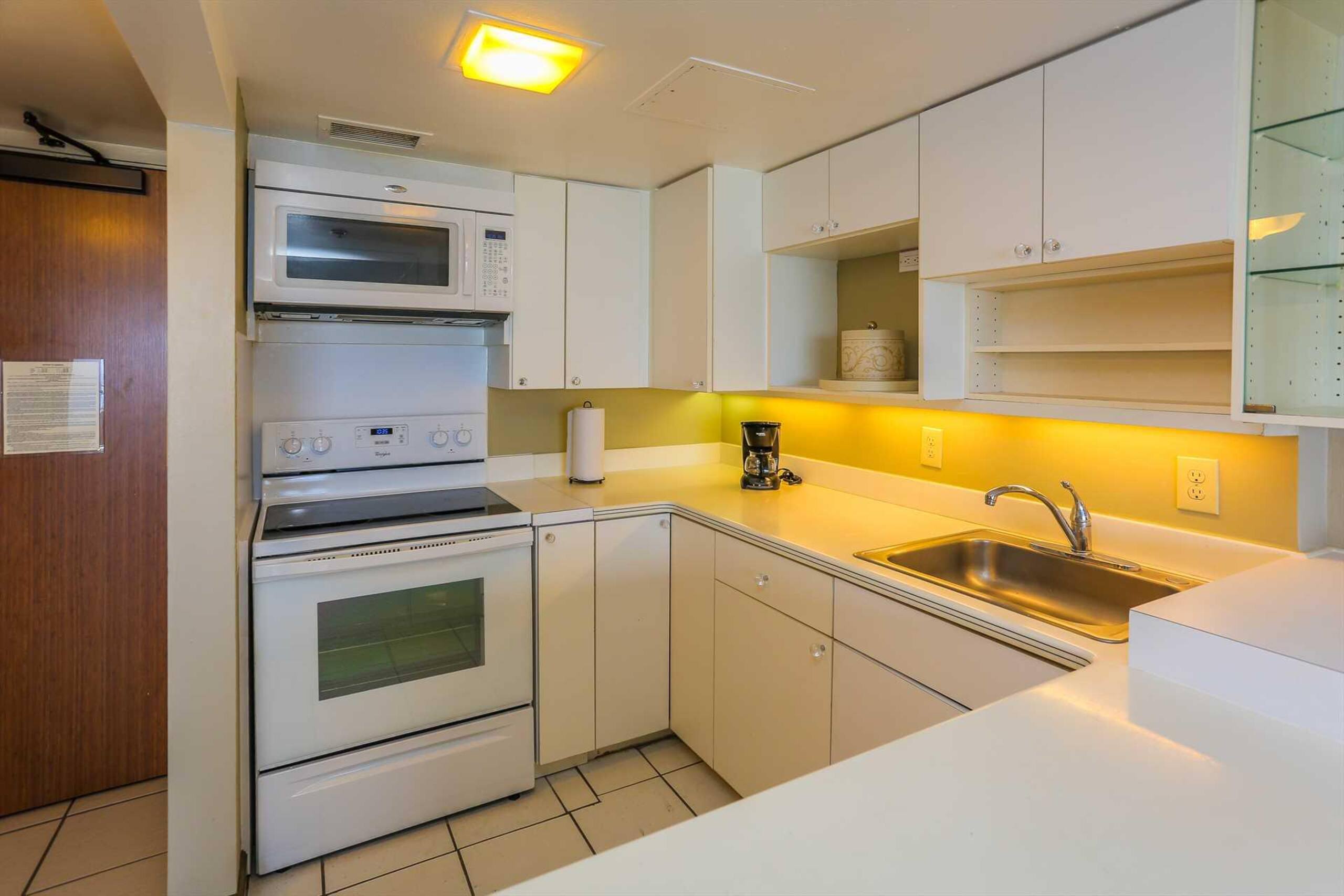 Condo in Waikiki · ★4.41 · 1 bedroom · 2 beds · 1 private bath - Image 19