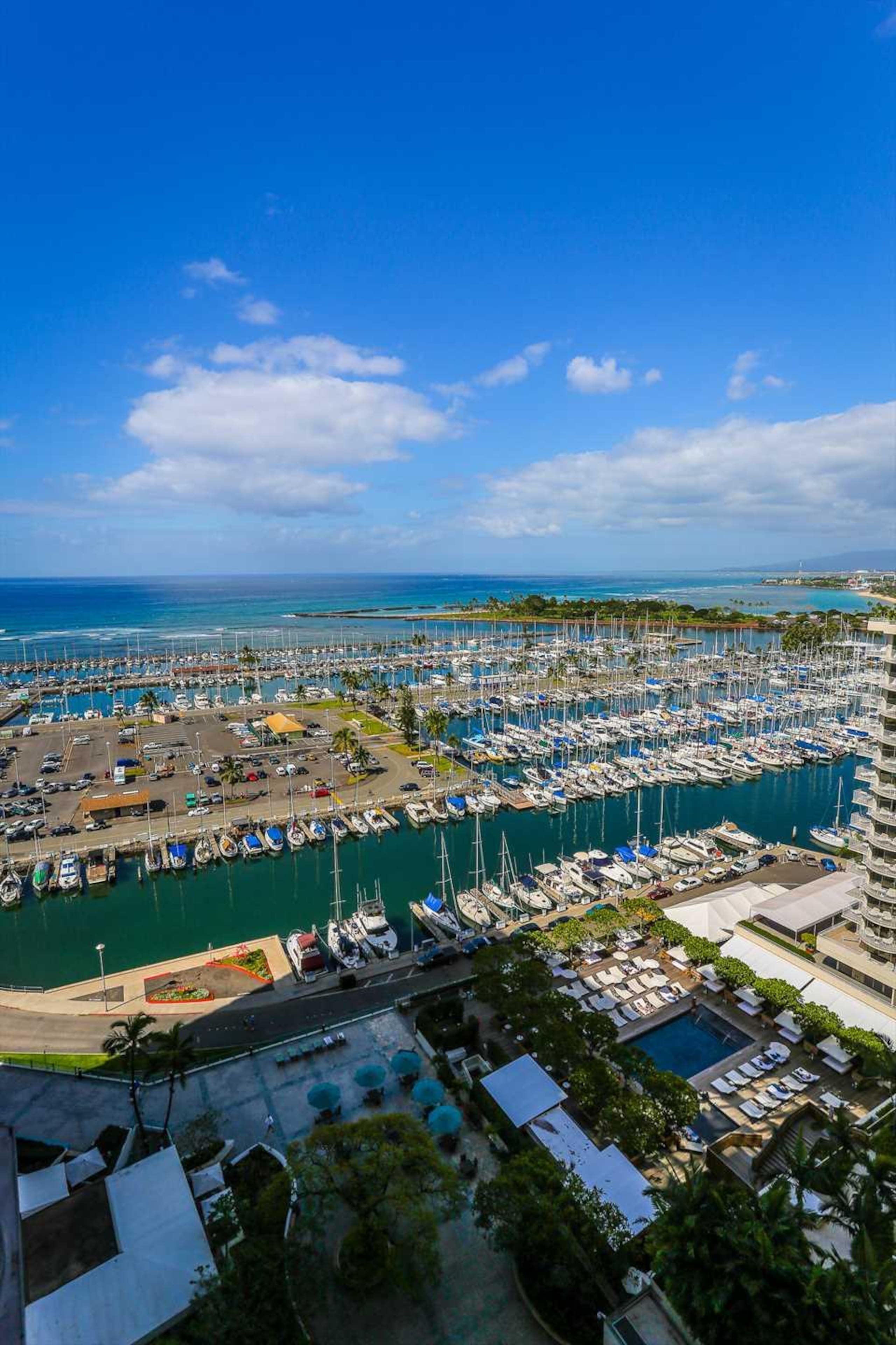 Condo in Waikiki · ★4.41 · 1 bedroom · 2 beds · 1 private bath - Image 5