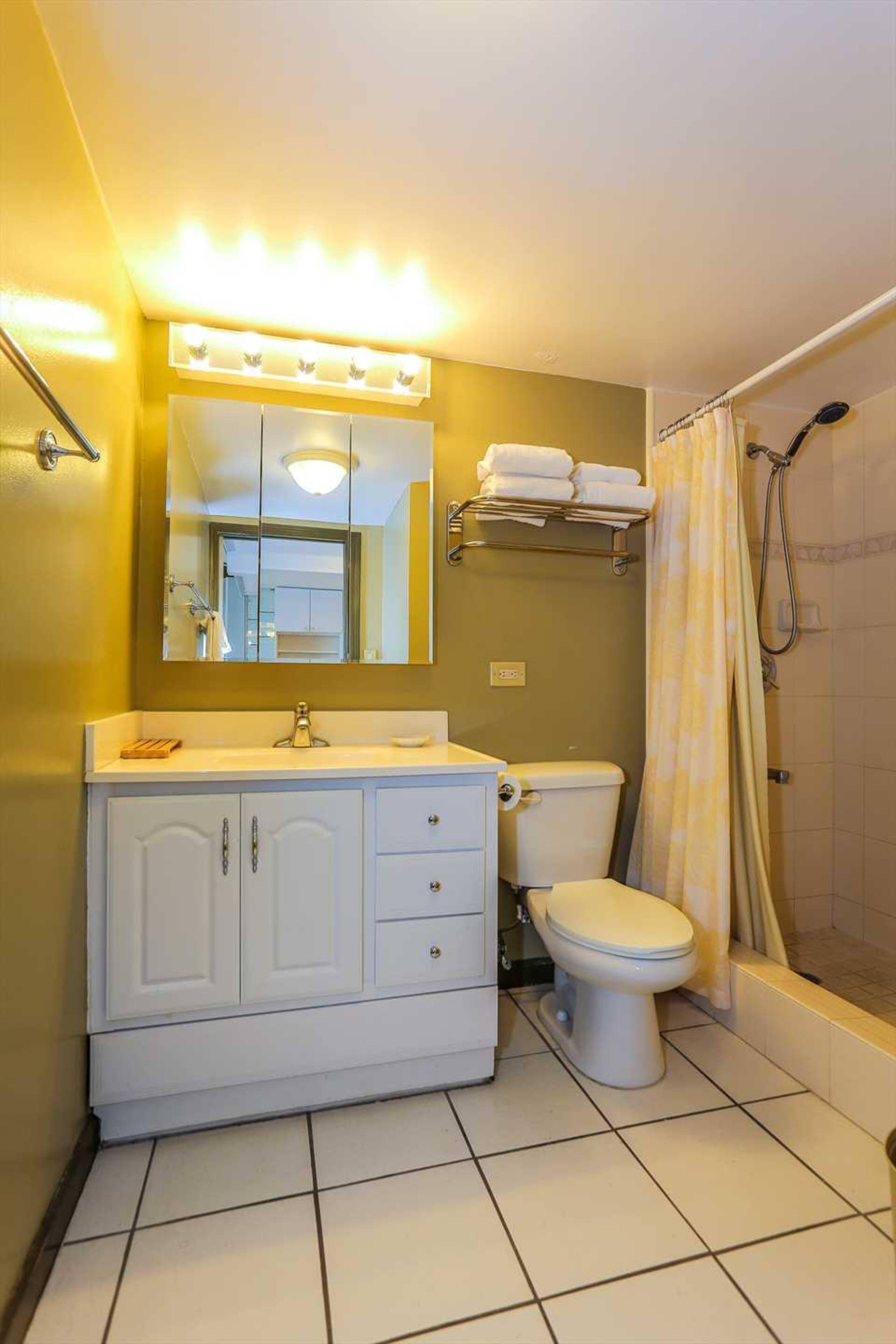 Condo in Waikiki · ★4.41 · 1 bedroom · 2 beds · 1 private bath - Image 21