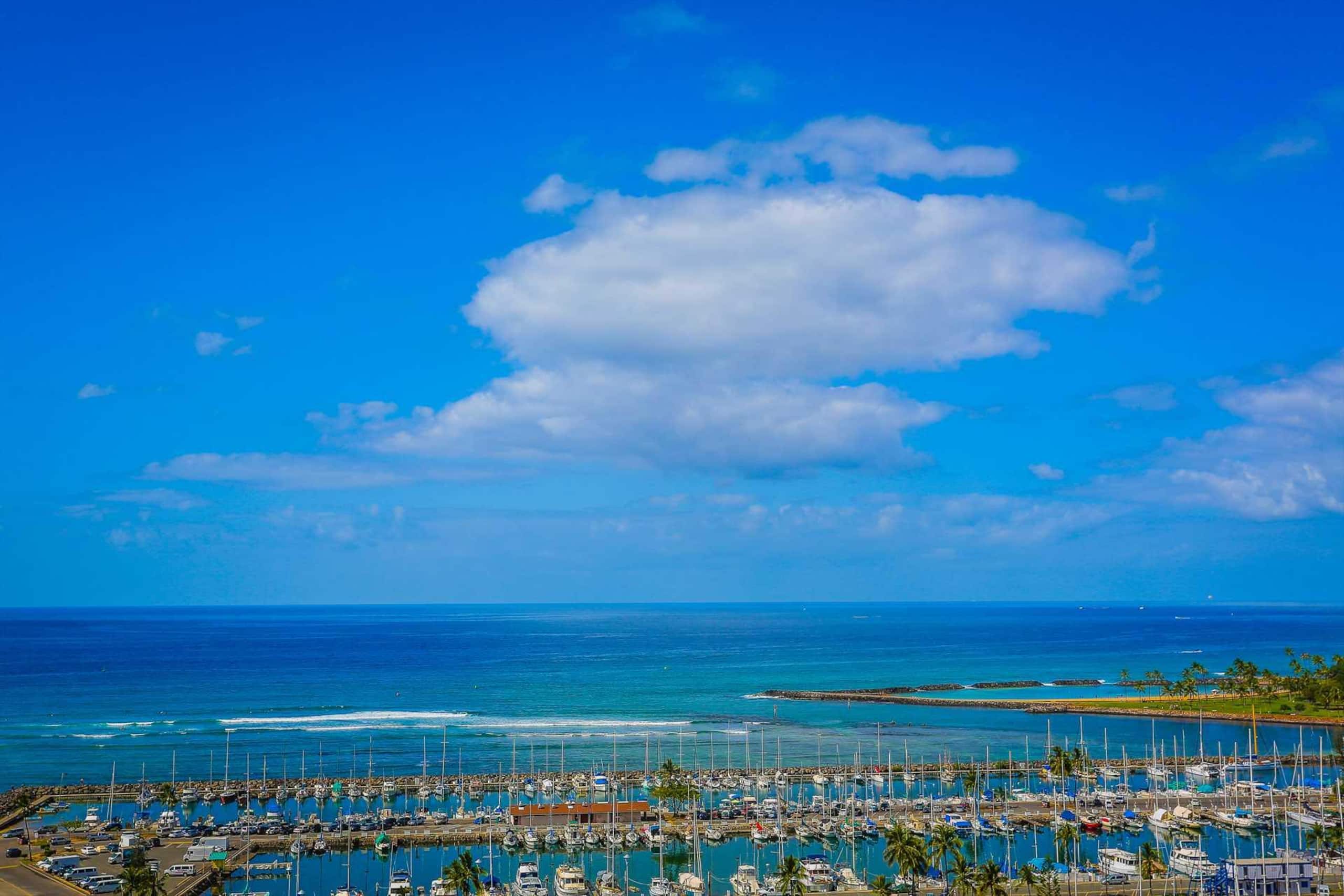 Condo in Waikiki · ★4.41 · 1 bedroom · 2 beds · 1 private bath - Image 4