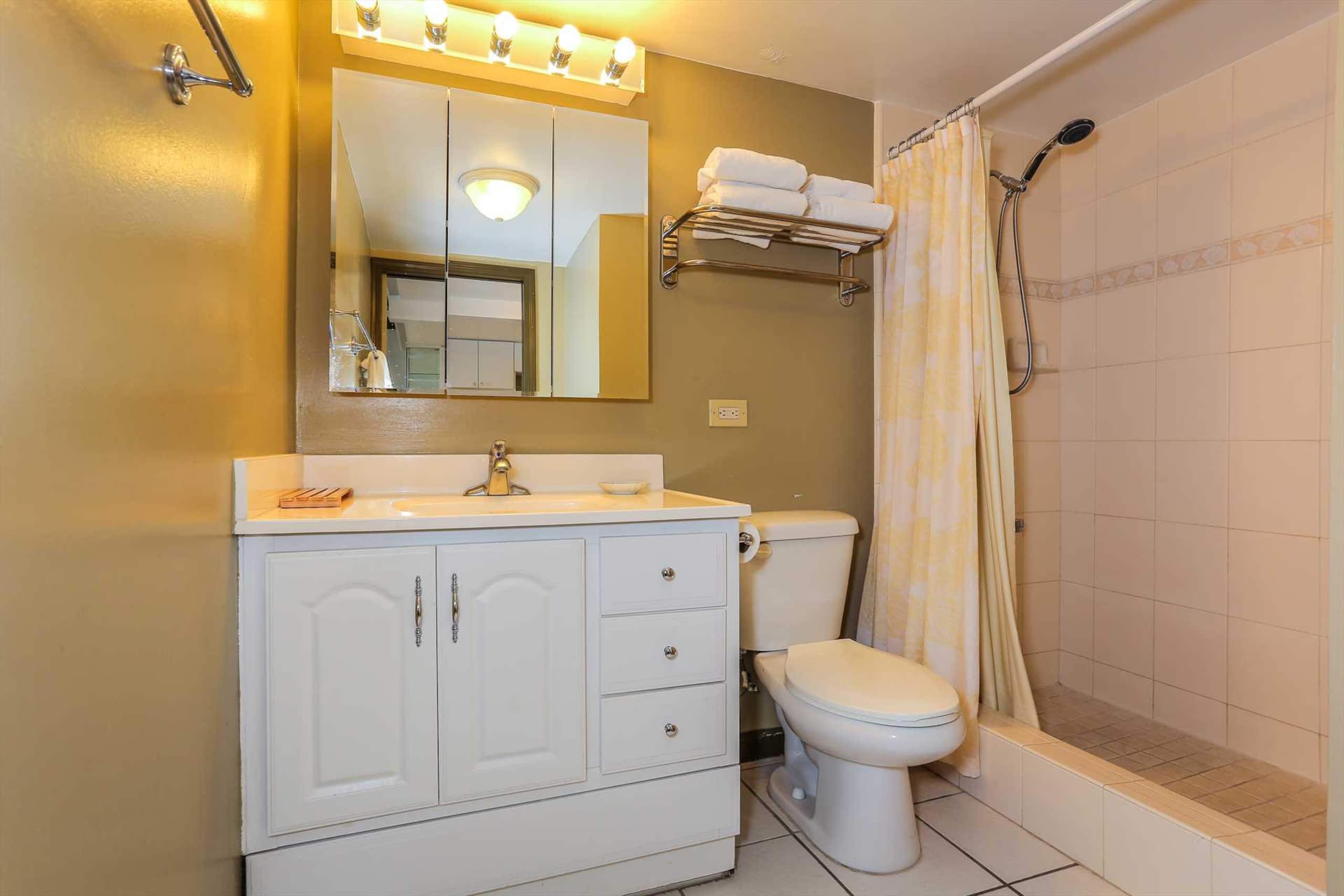Condo in Waikiki · ★4.41 · 1 bedroom · 2 beds · 1 private bath - Image 20