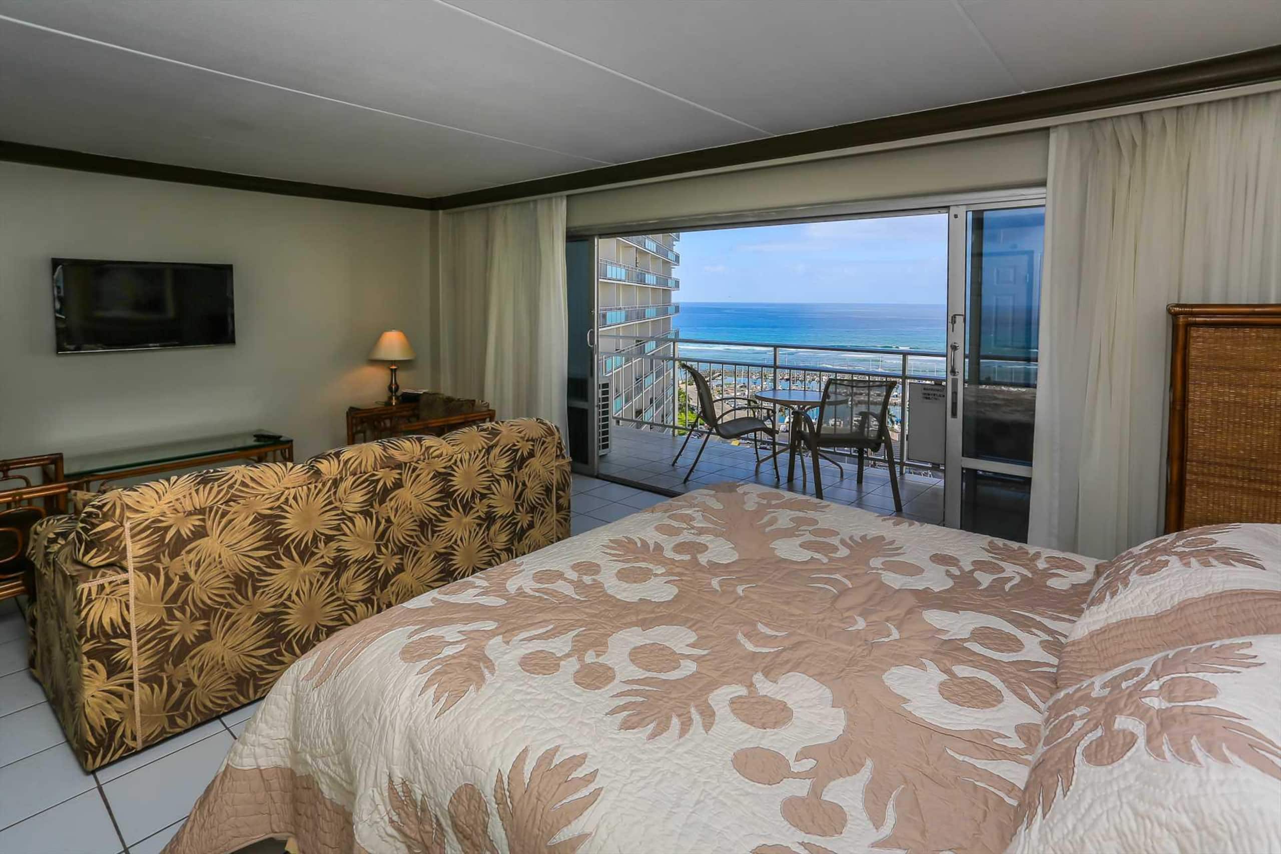 Condo in Waikiki · ★4.41 · 1 bedroom · 2 beds · 1 private bath - Image 10