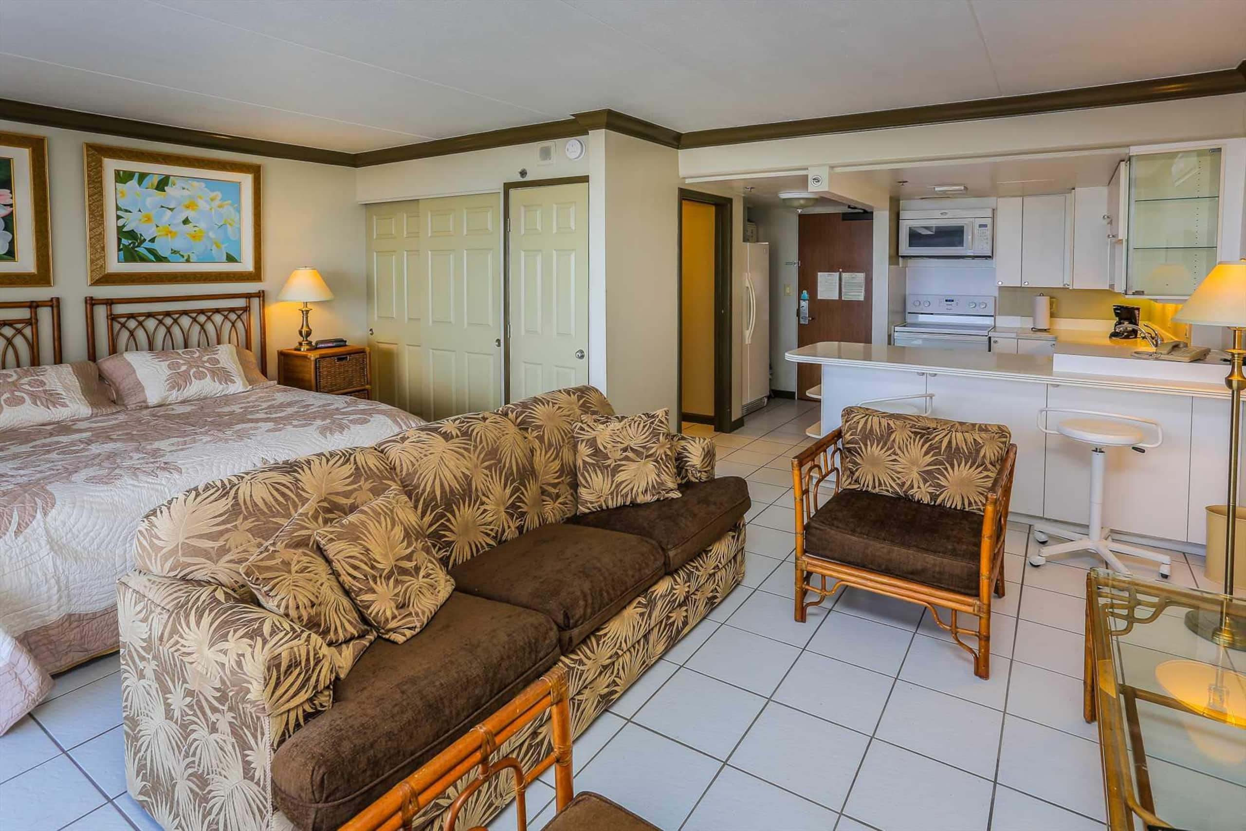 Condo in Waikiki · ★4.41 · 1 bedroom · 2 beds · 1 private bath - Image 13