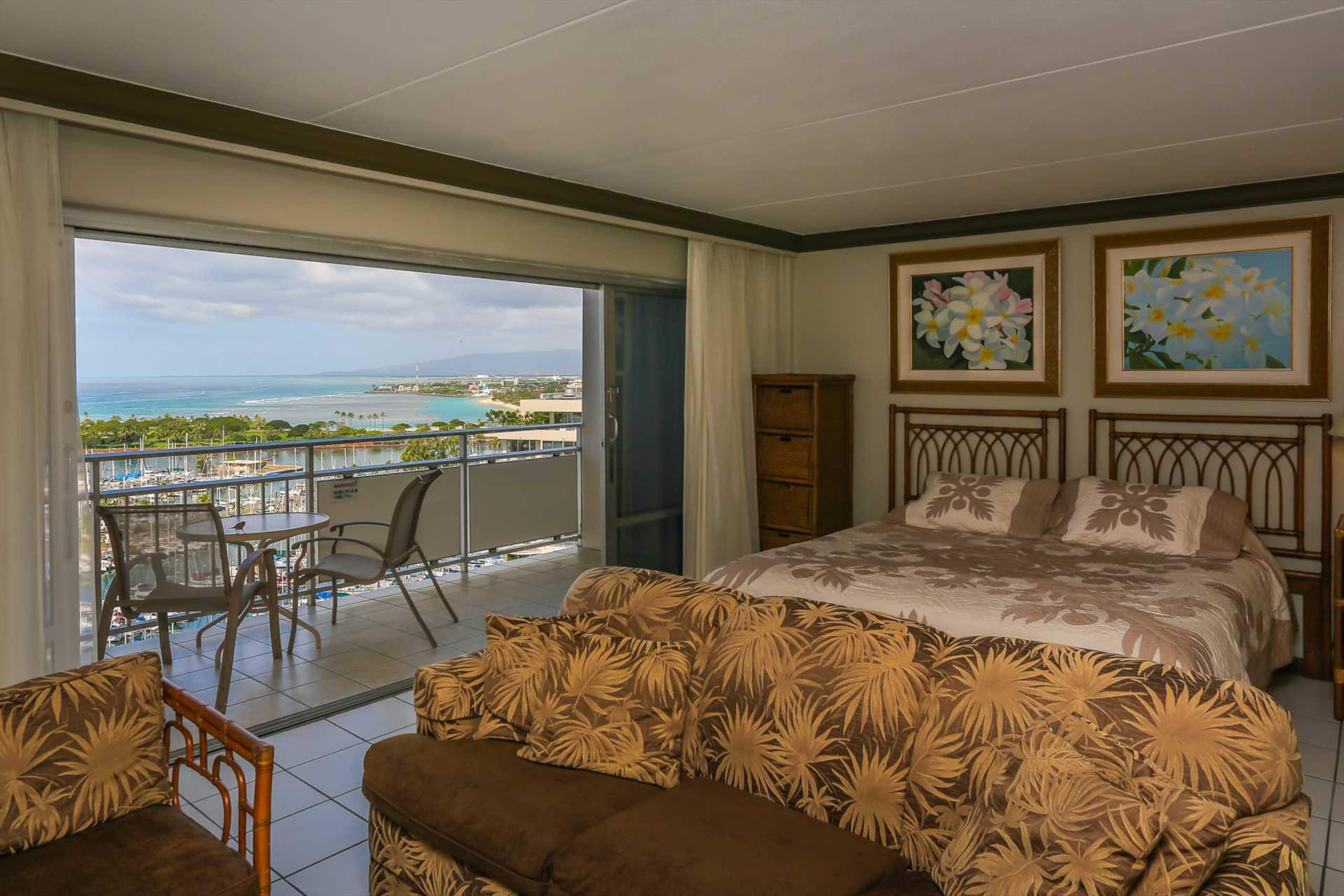 Condo in Waikiki · ★4.41 · 1 bedroom · 2 beds · 1 private bath - Image 8