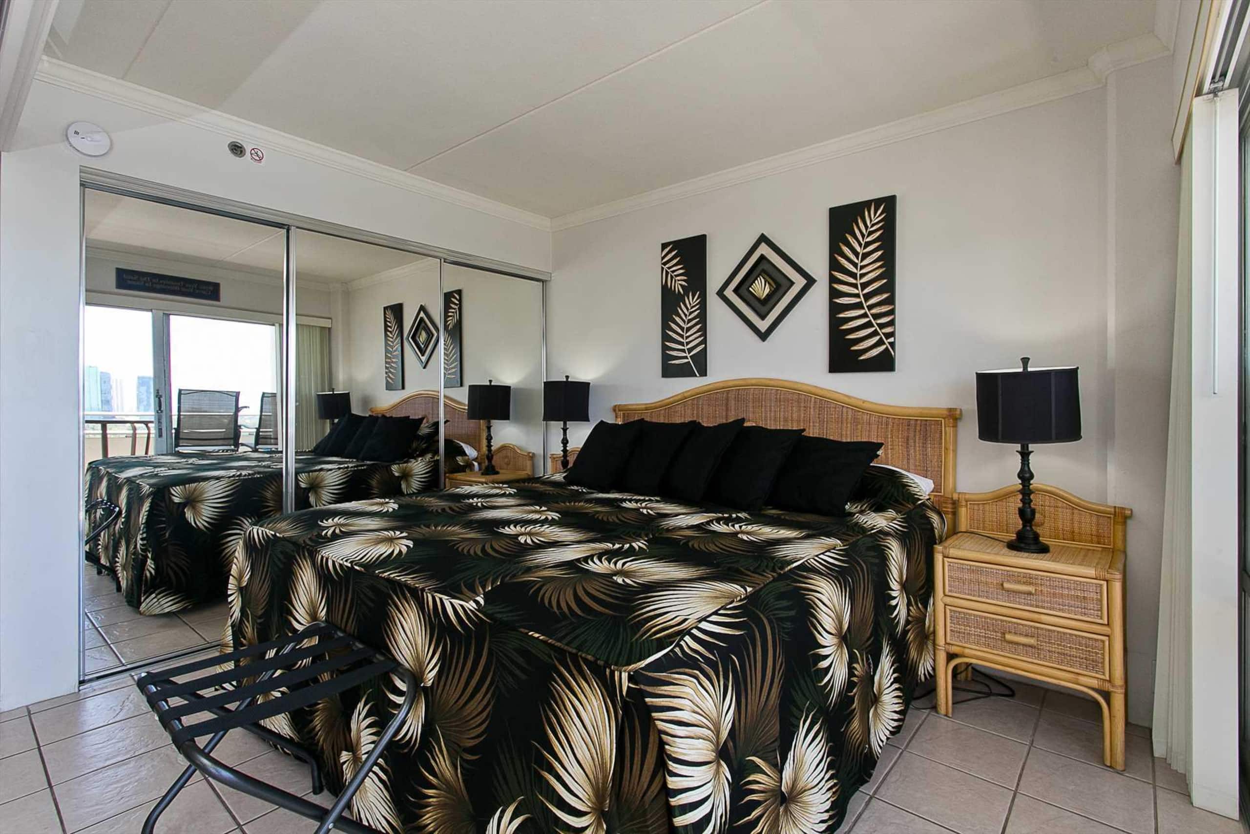 Condo in Waikiki · ★4.81 · 1 bedroom · 2 beds · 1 private bath - Image 8