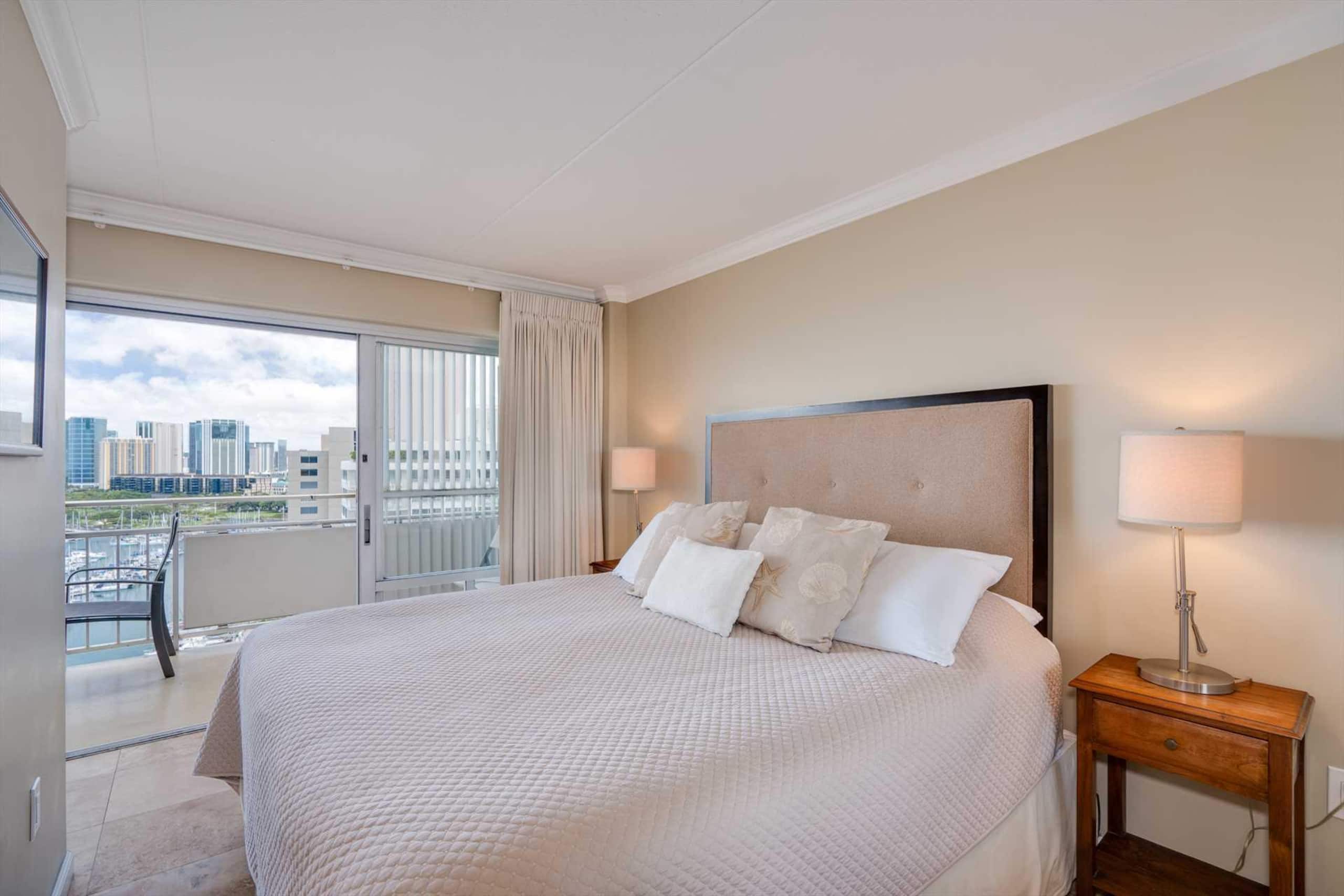 Condo in Waikiki · ★4.85 · 1 bedroom · 2 beds · 1 private bath - Image 10
