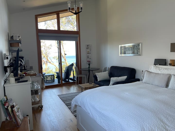 Seaview Retreat - Salt Spring Island