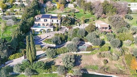 Luxury villa in Vence with panoramic sea views