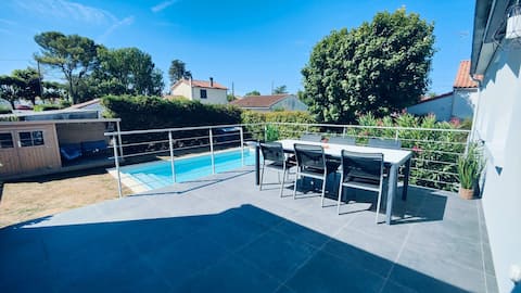 Family home with private heated pool 8*4