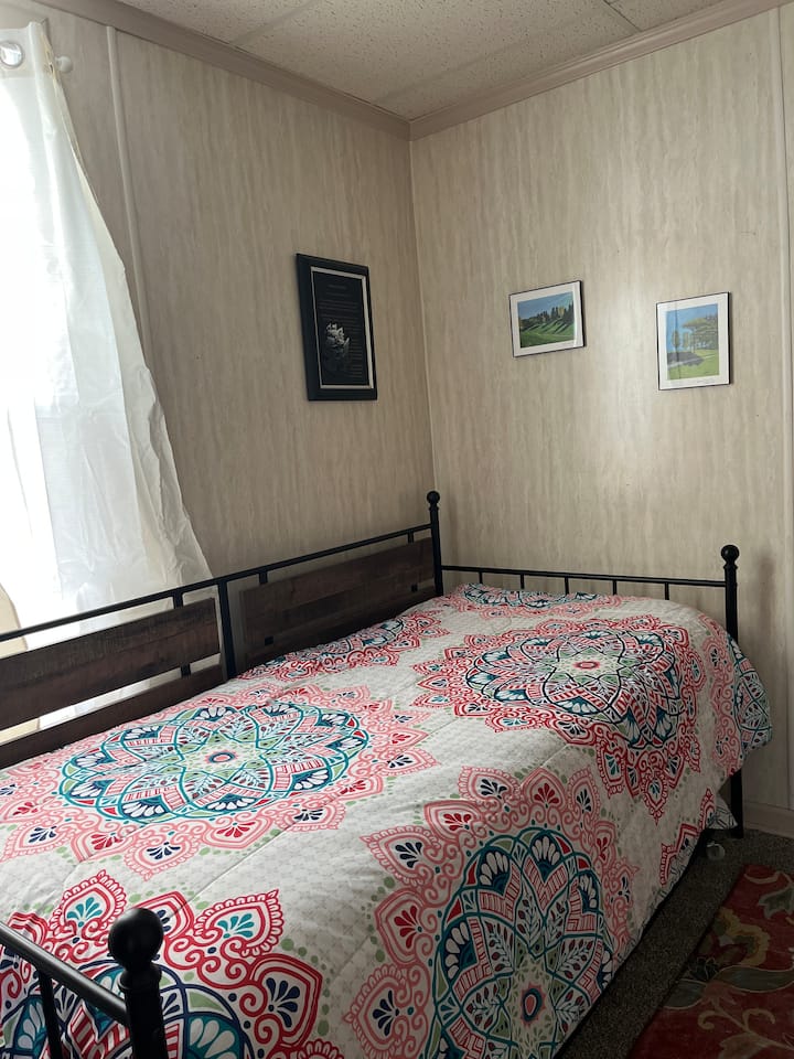 Cama de día individual con tundrel adicional 