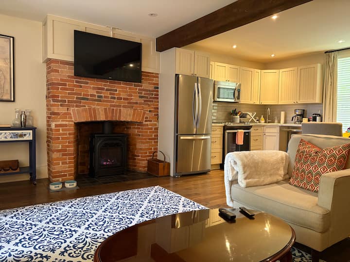 Beautifully Updated Heritage Home In Old Town - Niagara-on-the-Lake