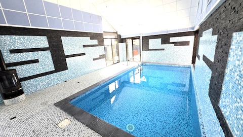 Luxurious villa, indoor pool, beach 500 m away